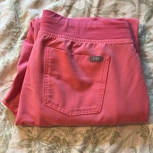 Figs Women’s Zamora Jogger Scrub Pants, Neon Pink (Medium, regular length)